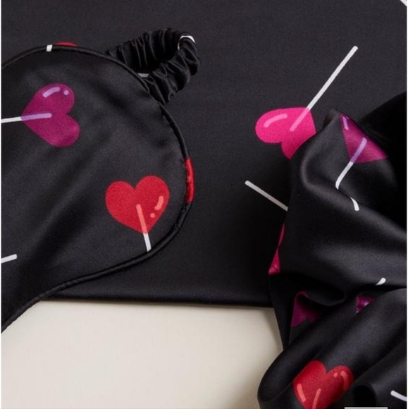 Dream satin chemise bundle with accessories - Picture 5 of 8